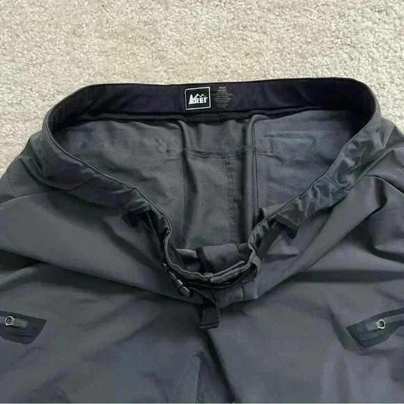 REI Gray Shorts Men’s Size XL 30 Zip Pockets Hiking Outdoor Active - Picture 8 of 12